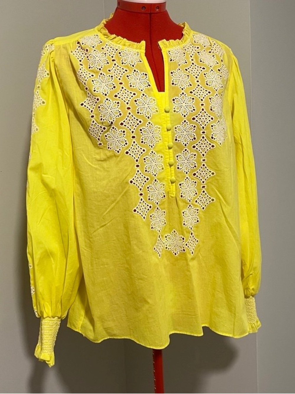 Gibson Latimer Yellow Eyelet Embroidered Peasant Blouse